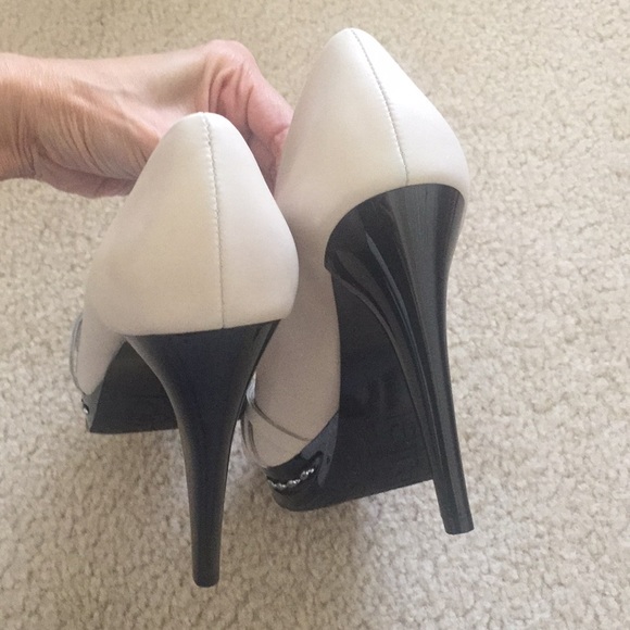 Calvin Klein Kamrie Vachetta pumps - Picture 4 of 5